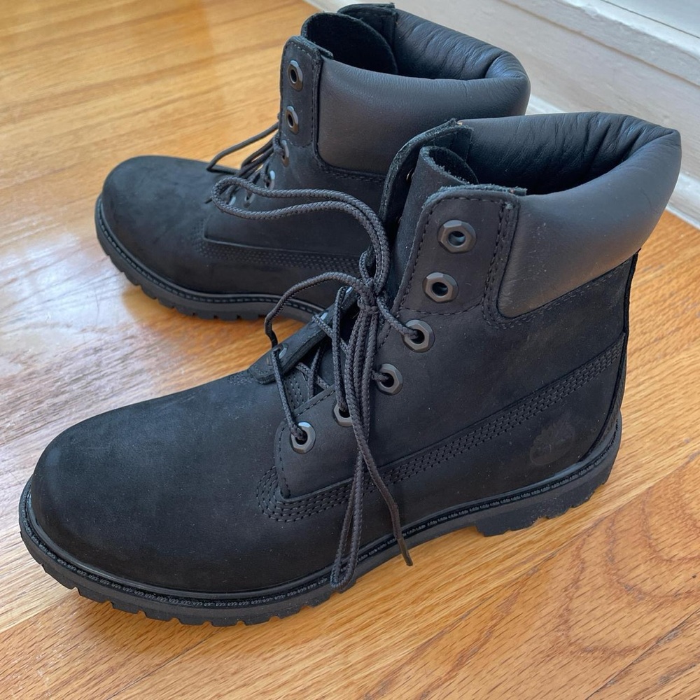 Black Timberland 6 inch boots - Picture 3 of 6